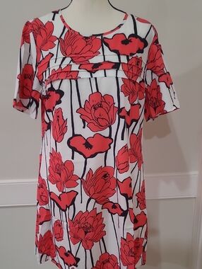 Wenrine White & Red Floral Shift Dress